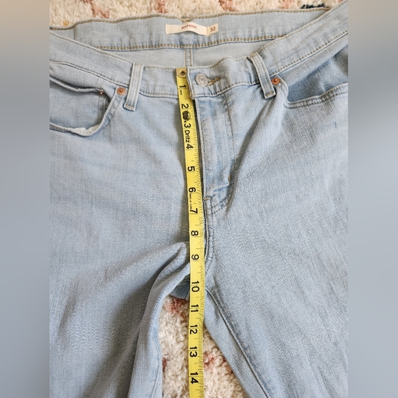 Levi's Boyfriend Jeans Light Blue Wash Cropped Length Size 32 - Picture 3 of 7